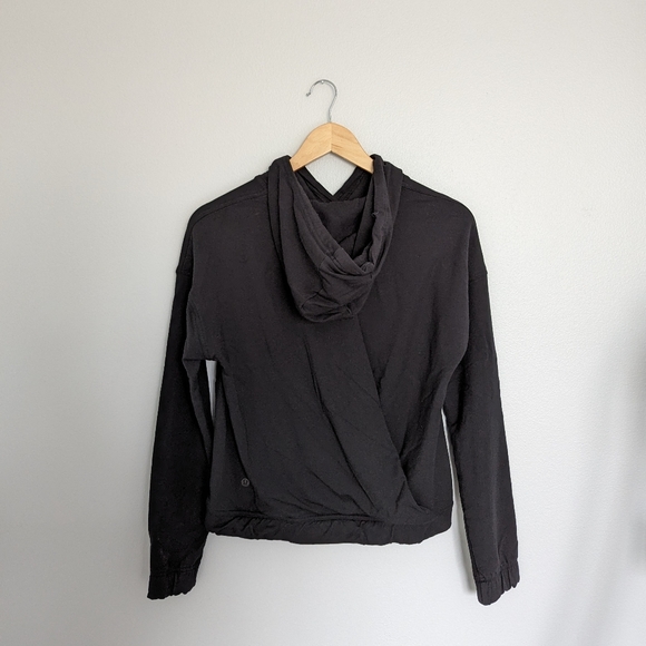 Lululemon Twisted & Tucked Pullover in Black Size 4 - Picture 2 of 7